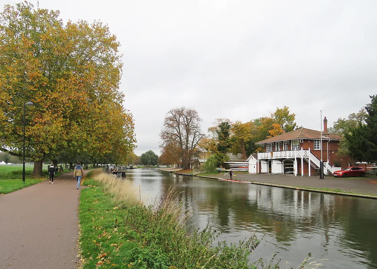 Autumn Photography in Cambridge: A Guide to Shooting the Golden Season